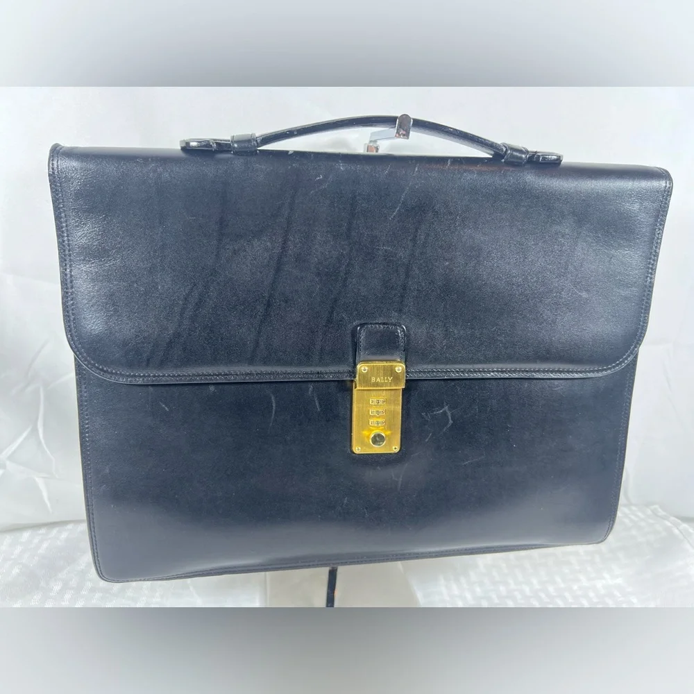3042: Vintage Bally Black Leather Briefcase Attaché w/ Lock - scratched